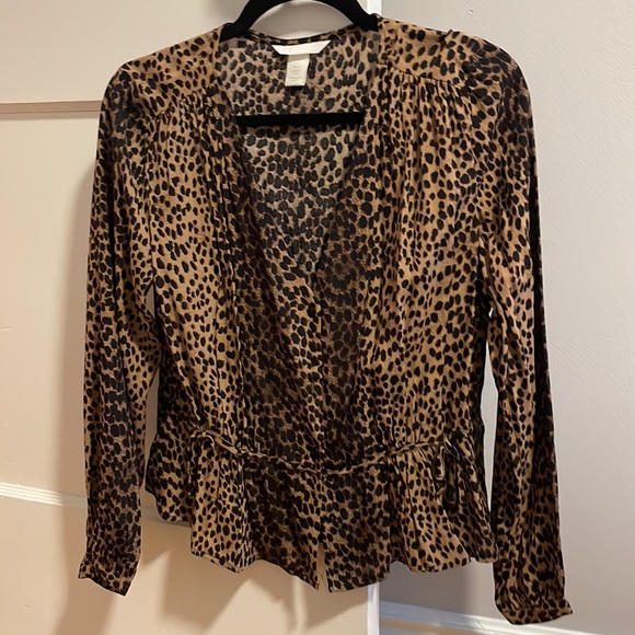 H&M cheetah print blouse. Size 6 - Picture 2 of 2